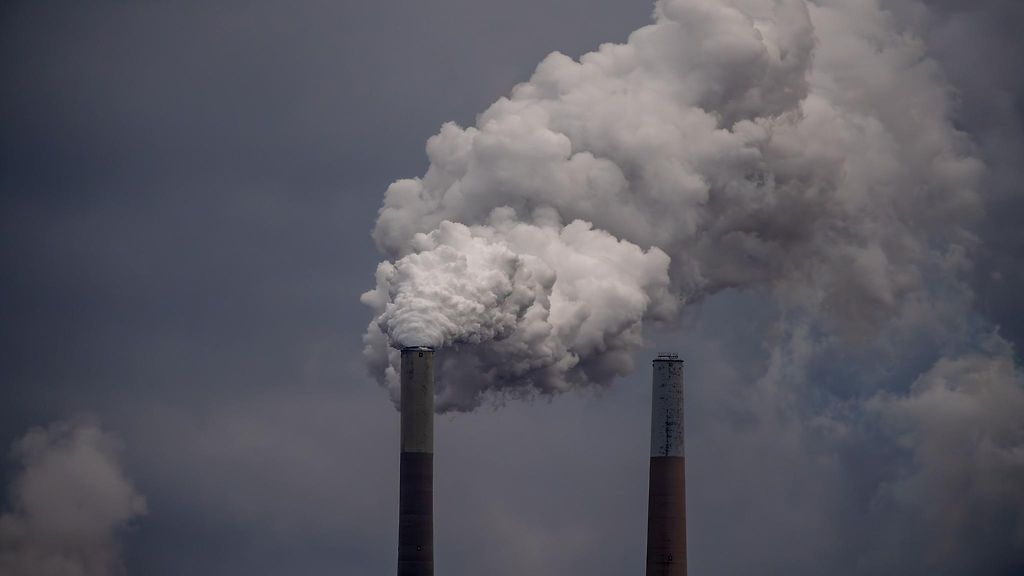 Kaksi suurinta saastuttajaa kulkee eri suuntaan, kun maapallo palaa – lannistava tieto aikamme suurimman kriisin ratkaisusta