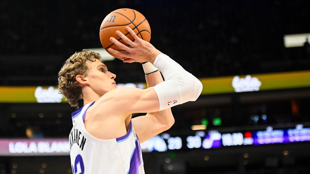 Vakuuttava Lauri Markkanen johdatti Utahin järisyttävään voittoon – NBA:kin herkutteli suomalaisen suorituksella: "Näyttää helpolta"