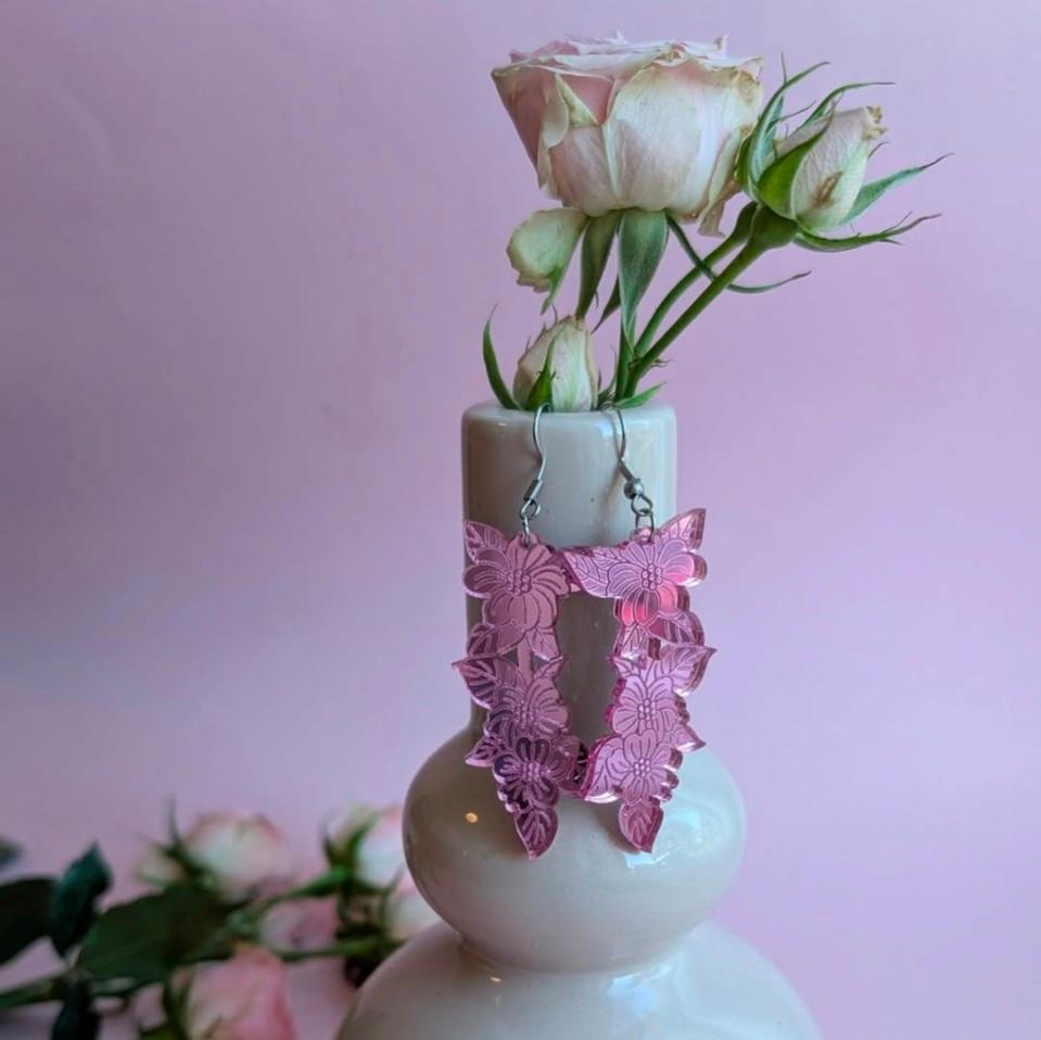 Elämänlanka-korvakorut, Hertta Carelía