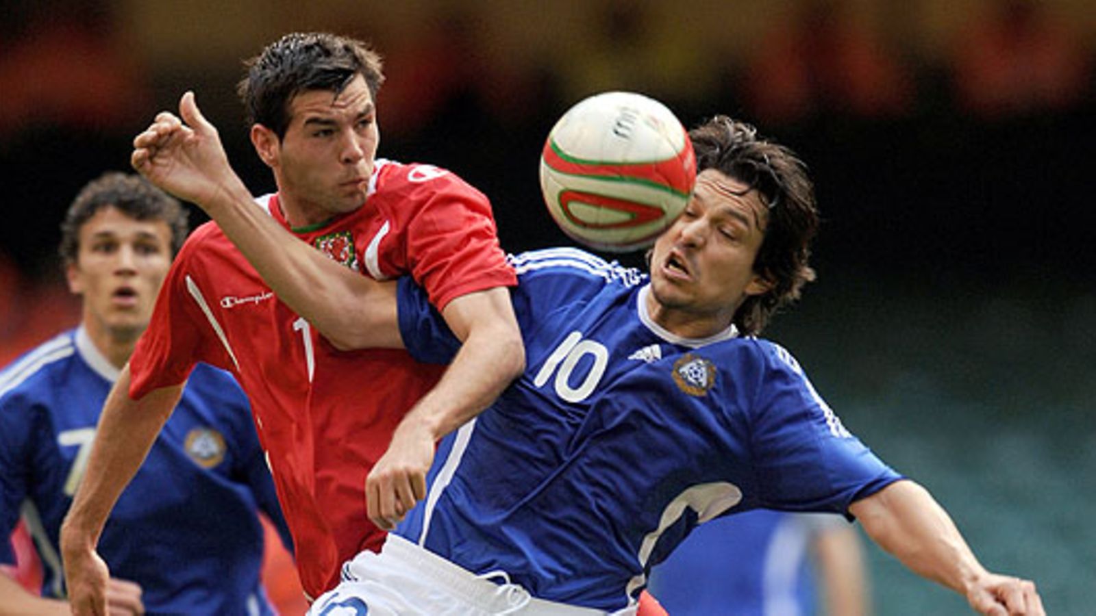 Jari Litmanen ja Joe Ledley. Kuva: Christopher Lee/GETTY.