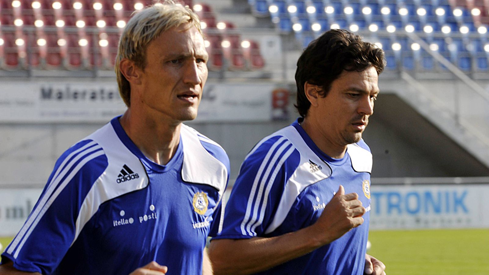 Sami Hyypiä ja Jari Litmanen maajoukkueen harjoituksissa vuonna 2009.