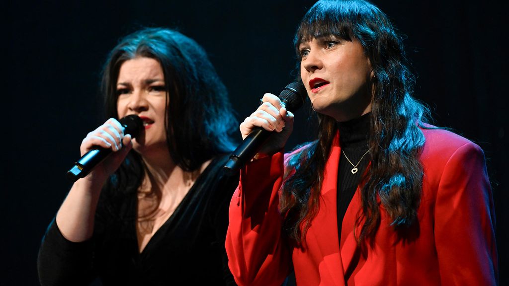 Kaikki eivät päässeet Hurstin joulujuhlaan –  juhlassa esiintynyt Hanna Pakarinen: "Joutuvat lähtemään kotiin nälkäisinä"