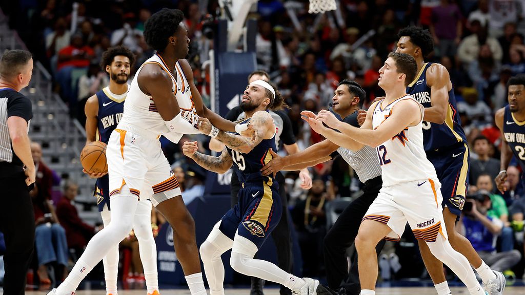 Nyrkkitappelu puhkesi NBA:ssa – pukareilla huima pituusero