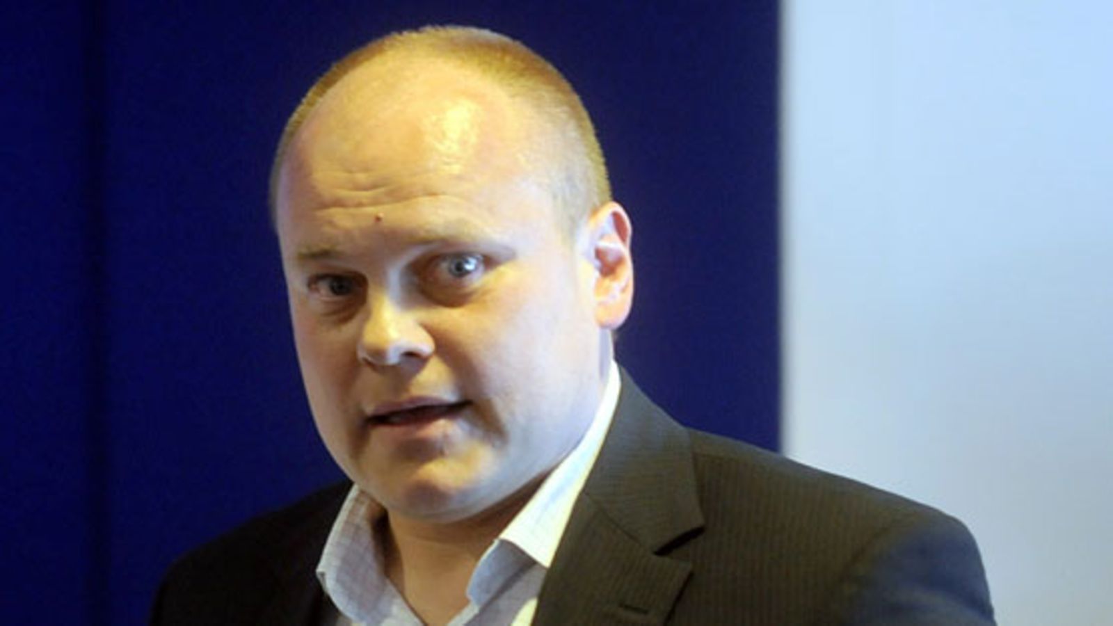 Suomen jalkapallomaajoukkueen päävalmentaja Mika-Matti Paatelainen