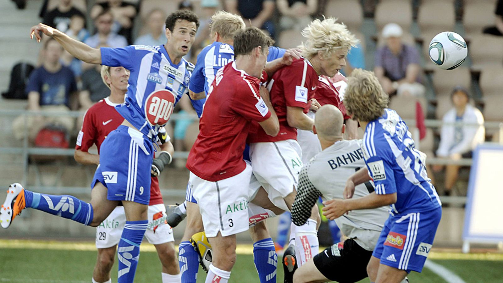Berat Sadik puski HJK:n 3-0-maalin FC Interiä vastaan.