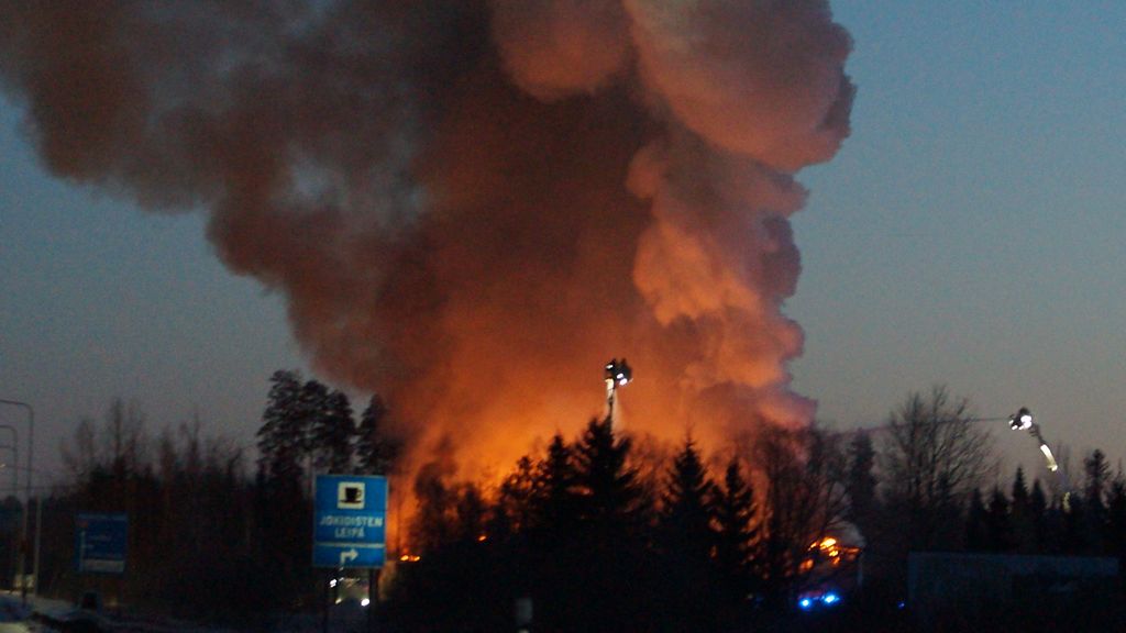 Leipätehdas tuhoutui tulipalossa Jokioisissa – poliisi epäilee rikosta