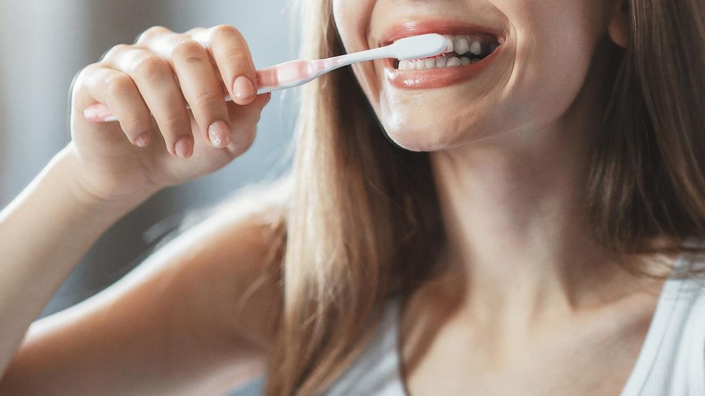 Valkaisevatko hammastahnat oikeasti hampaita? Hammaslääkäri: "Yksikään hammastahna ei..."