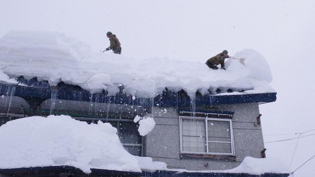 Japanissa satanut sankasti lunta kohta kolme viikkoa – liki 50 kuollut