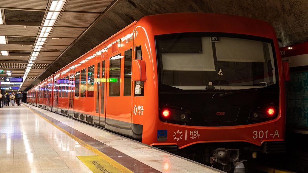 Matkustajat evakuoitu metrosta Helsingissä – liikenne keskeytetty Kampin ja Kalasataman välillä