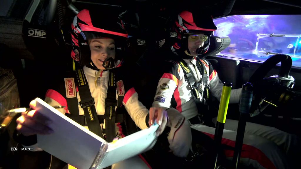 Janni Hussilla ja Teemu Sunisella hymy korvissa