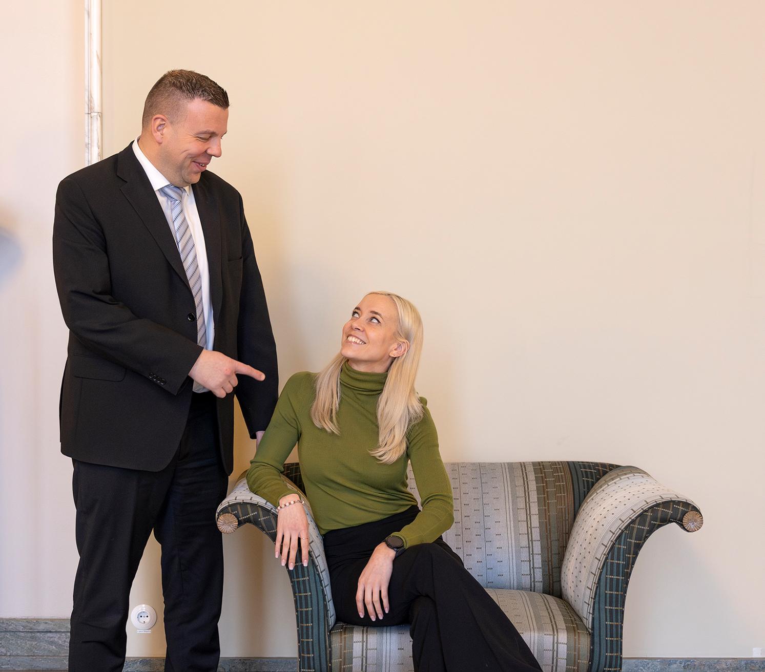 Kansanedustajat Mikko Lundén ja Sofia Virta