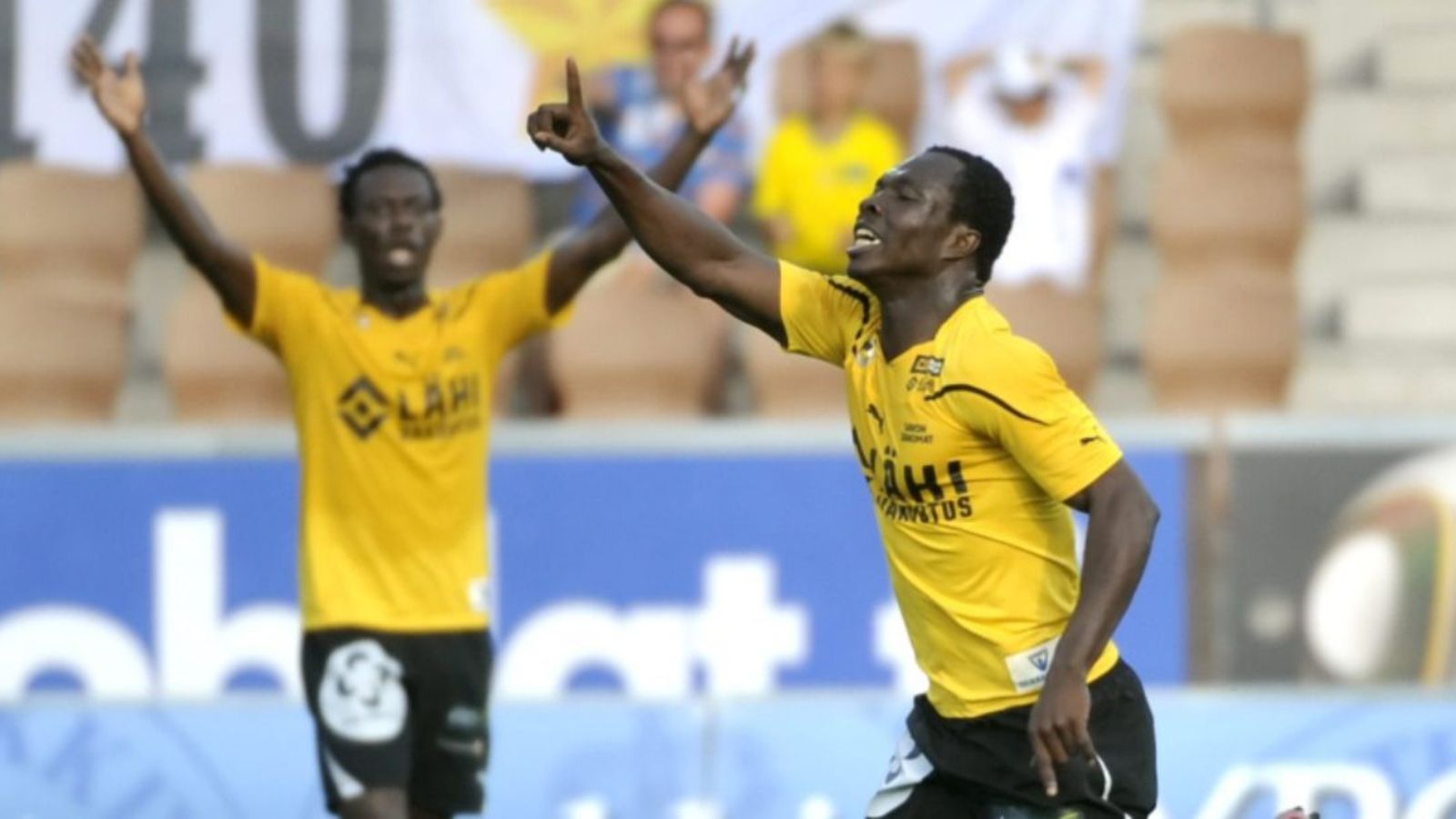Dickson pelaa KuPS-paidassa kauden 2011.