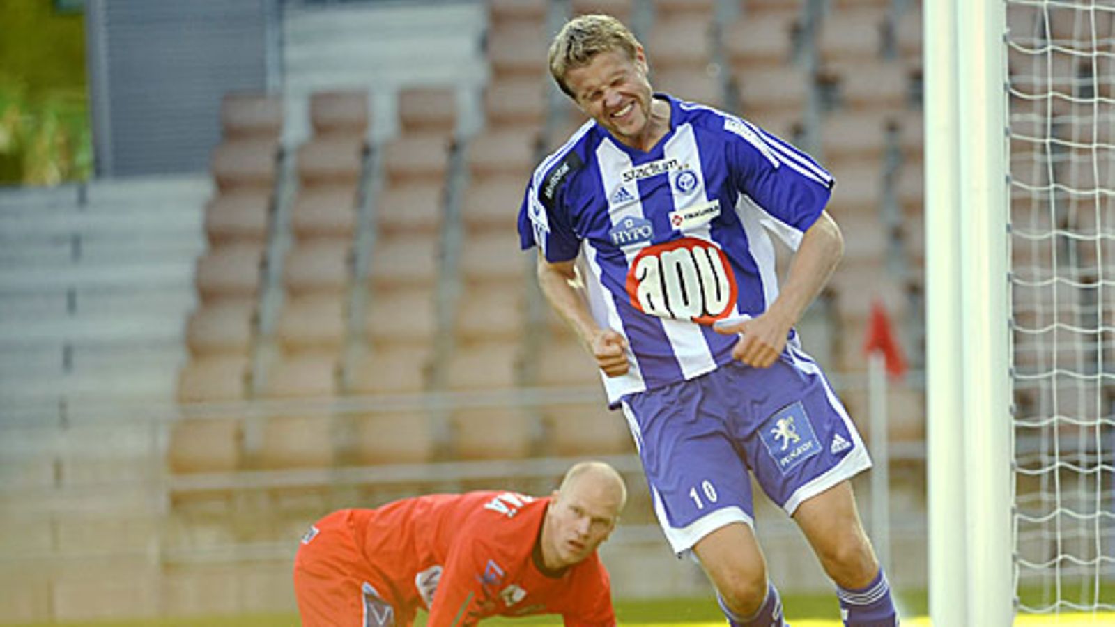 HJK:n Juho Mäkelä ja VPS:n Henri Sillanpää, kuva: Pekka Sakki / Lehtikuva