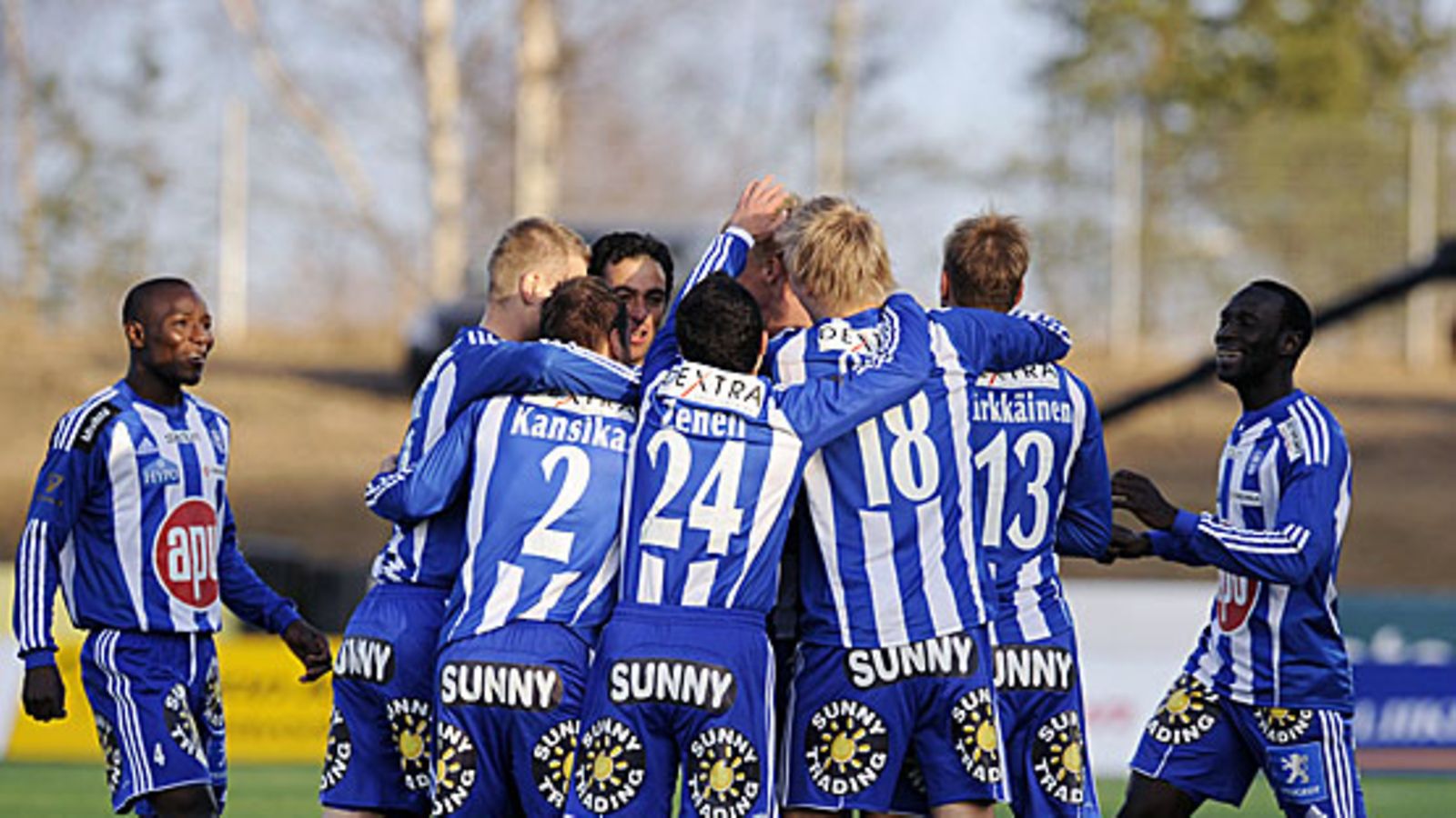 HJK juhlii maalia Kuopiossa. Kuva: Martti Kainulainen/LEHTIKUVA.