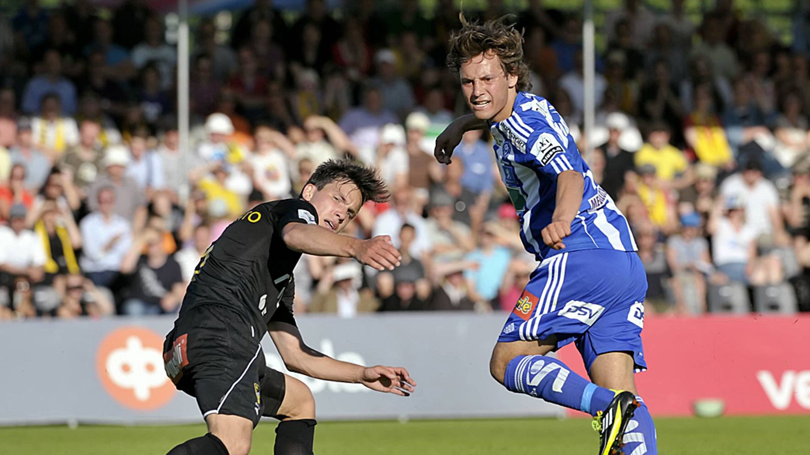 Honka ja HJK pelasi loppuunmyydyssä Tapiolan urheilupuistossa.