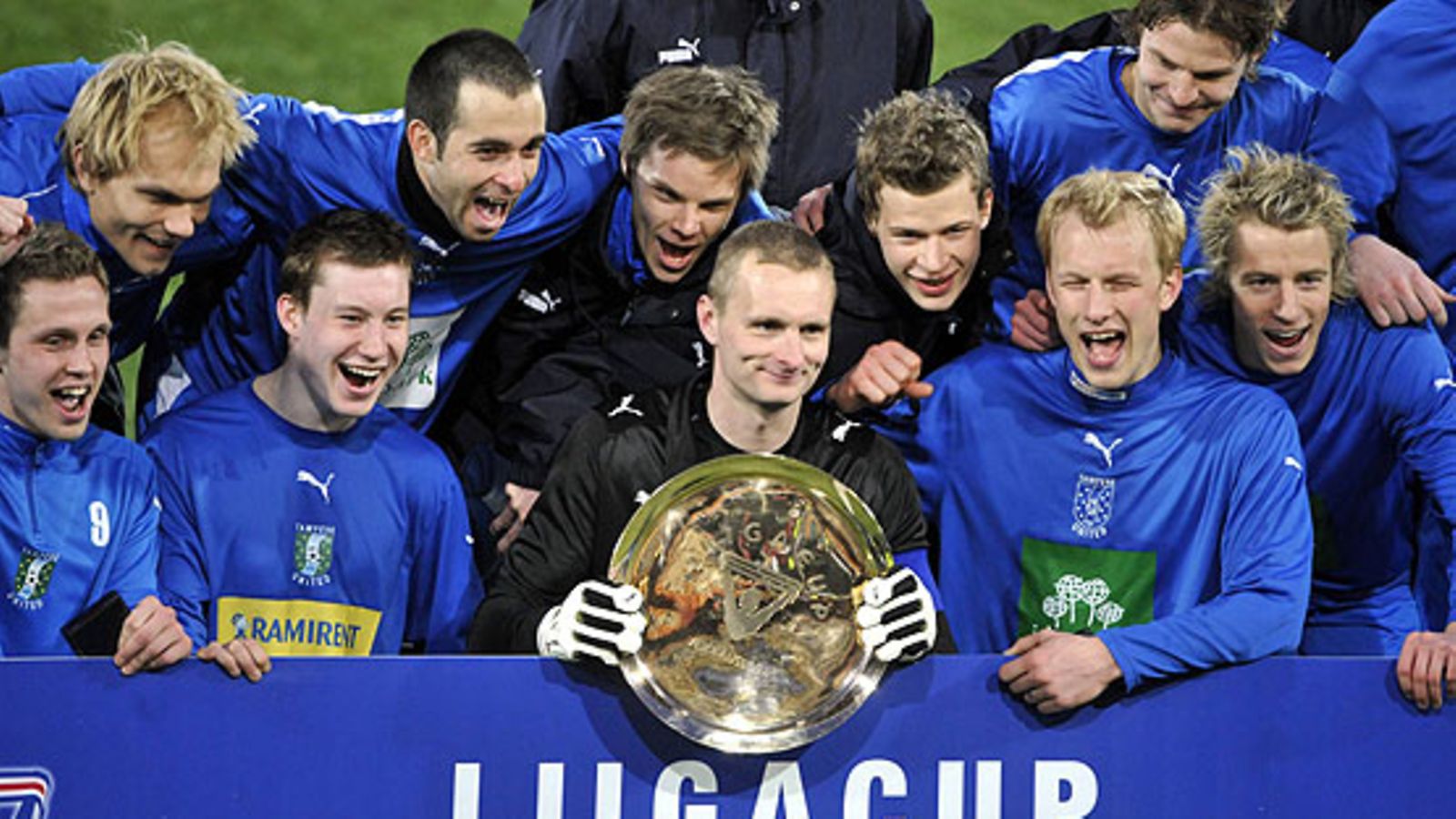 Tampere United juhlii Liigacupin voittoa. Kuva: Jussi Nukari/LEHTIKUVA.