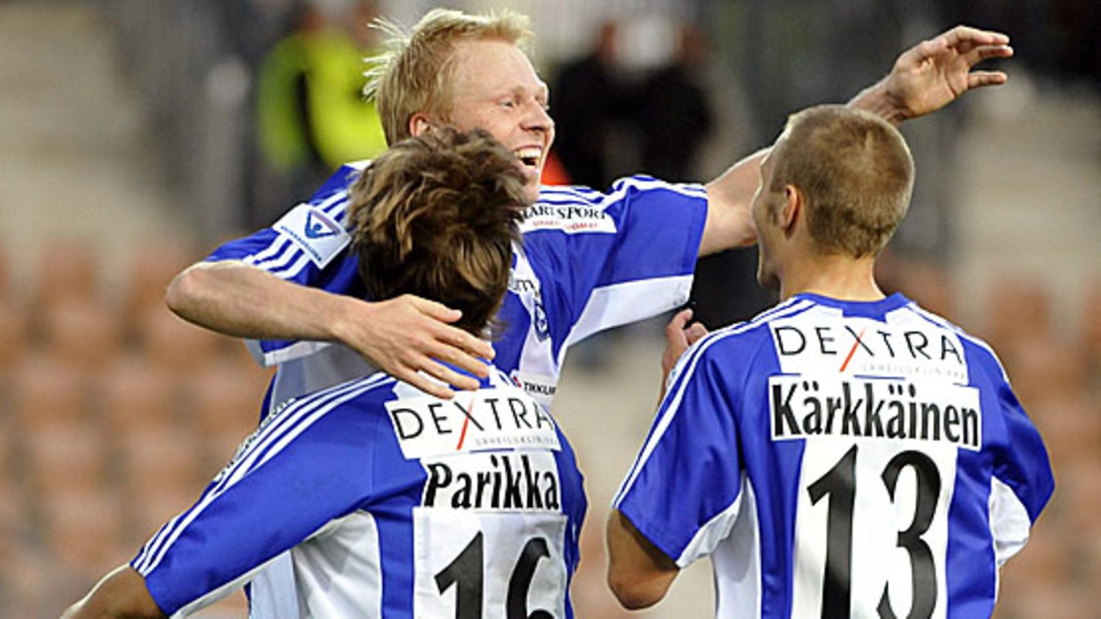 HJK juhlii Aki Riihilahden maalia, kuva:  Sari Gustafsson / Lehtikuva