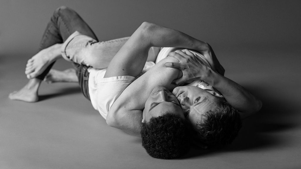 Läheisyyskoreografit turvaavat seksikohtauksissa – tällaisessa tilanteessa 