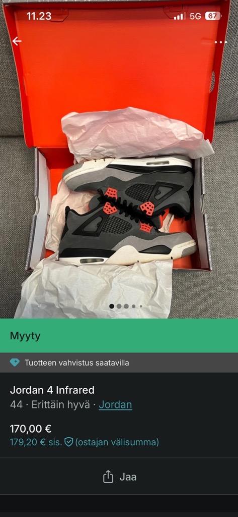 Nämä lenkkikengät Josa kauppasi Vintedissä.