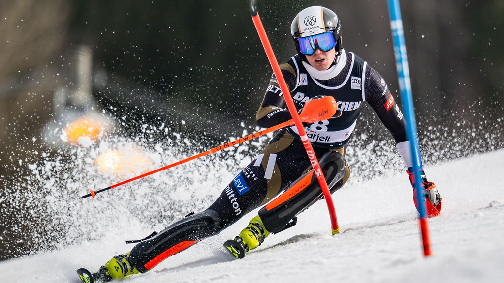 Eduard Hallberg jysäytti maailmancup-kauden päätteeksi palkintopallille
