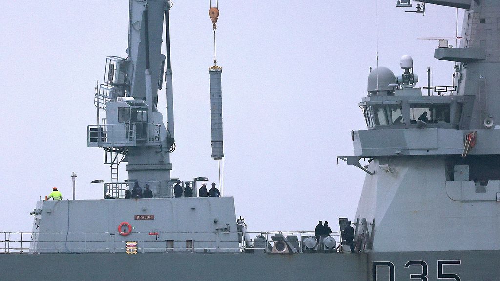 Britannia sallii joukkojensa nousevan varjolaivaston aluksille