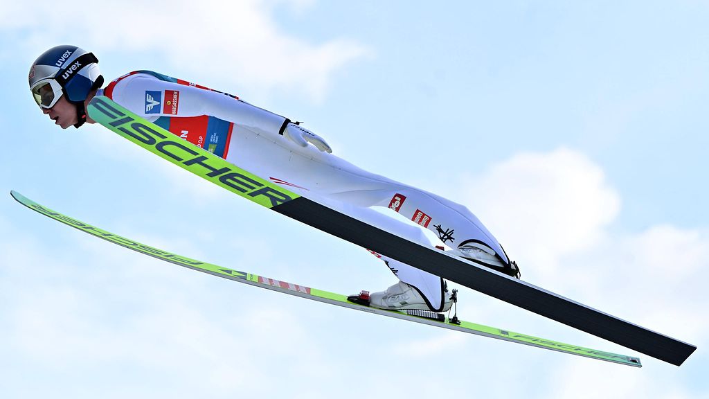 Lentomäessä raju kaatuminen – tähtihyppääjä kieri hurjalla tavalla alastulorinteessä