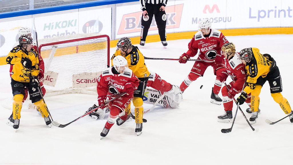 Draamaa maratonpelissä! Ässien ratkaisumaali hylättiin – tähtipelaajalta käsittämätön moka