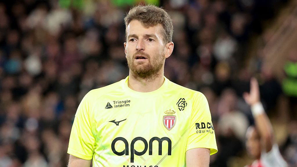 Huuhkajat-kapteeni Lukas Hradeckylla harvinainen kammovuosi: 