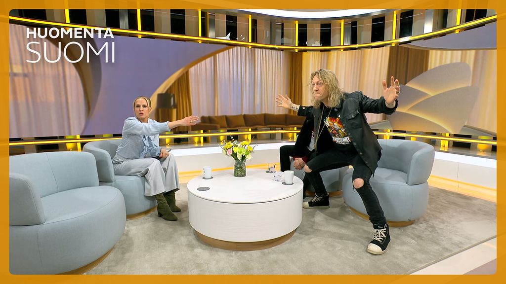 Jukka Hildén juoksi pylly paljaana Huomenta Suomen studiossa – Joanna Kuvaja yritti estellä: 