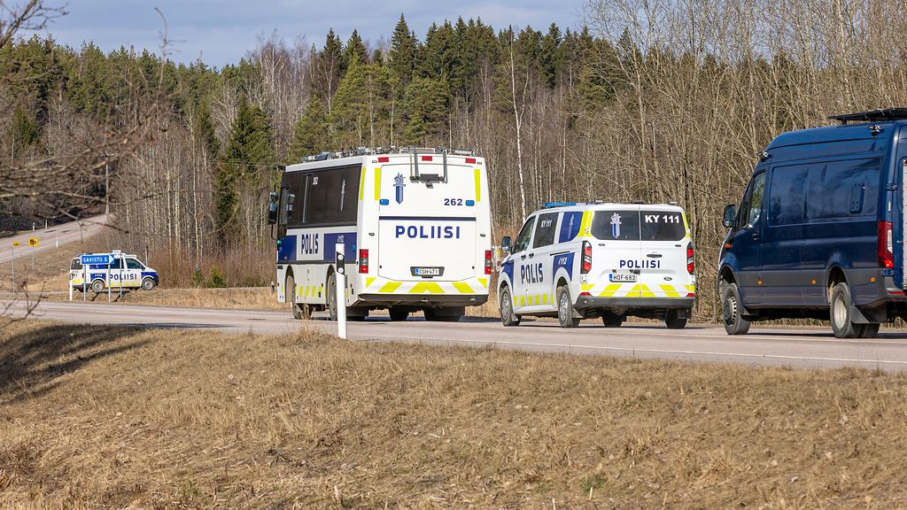 Poliitikot koolla droonitapauksista – katso suora lähetys kello 14