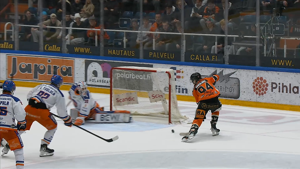 Ei voi olla totta! HPK-tähti suti tyhjistä tolppaan – kirosanat lensivät