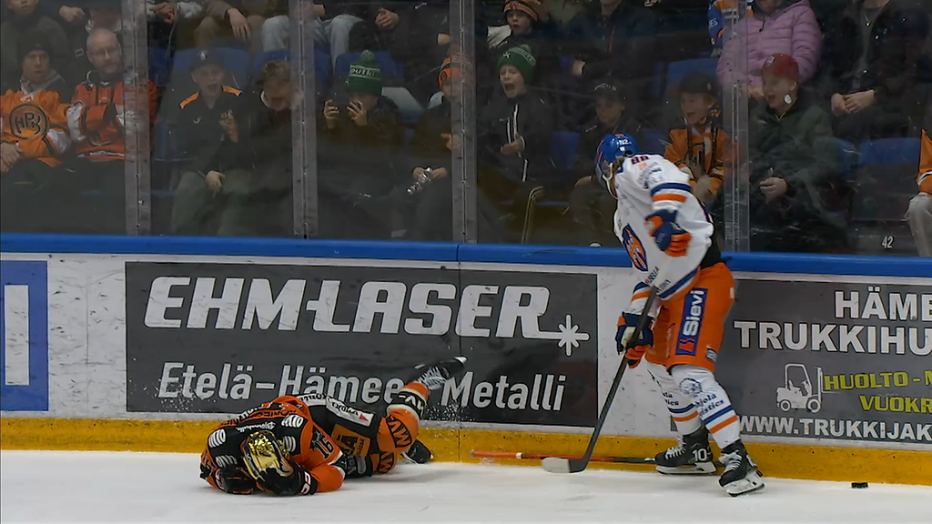 HPK:n kultakypärä koki kovia – Rikard Grönborg raivostui Tapparan loppuminuuttien jäähystä