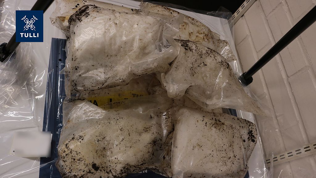 Ennätyksellinen huumekätkö löytyi metsästä – jopa 12 miljoonan edestä alfa-PVP:tä