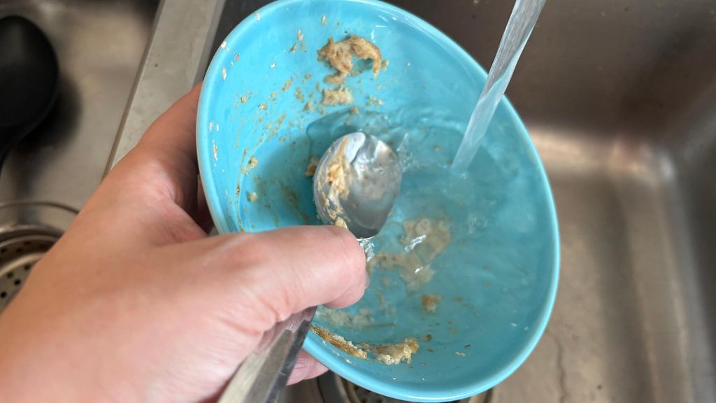 Pitääkö astiat huuhdella ennen tiskikoneeseen laittoa?