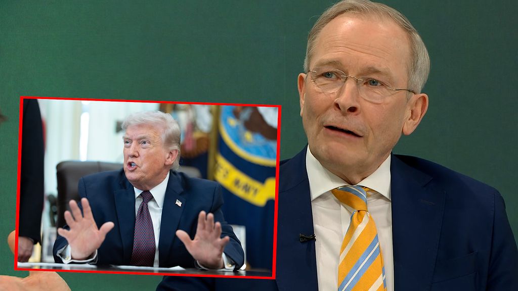 Risto E.J. Penttilä lyö pöytään 