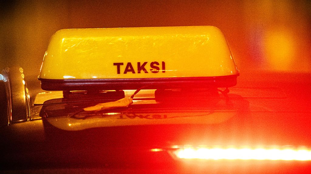 Humalainen mies hyppäsi taksiin ja ajoi sen lopulta itse seinään Vaasassa