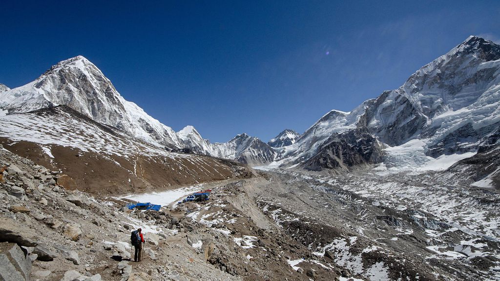 Mount Everestillä valtava huijausvyyhti – turistit uhreina ja huijareina