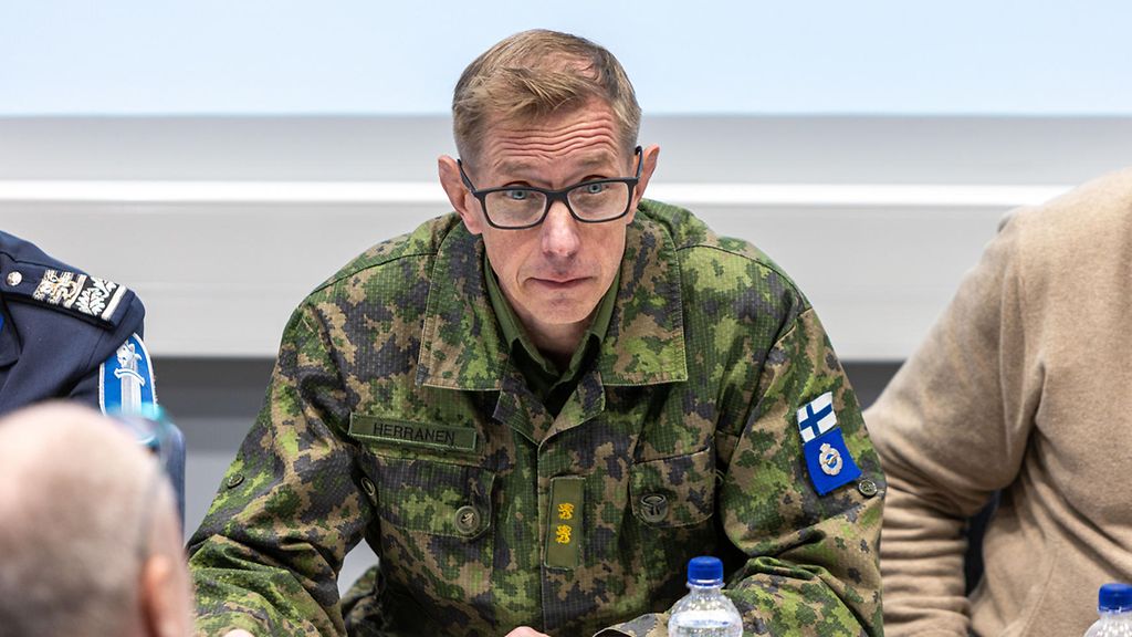 Ilmavoimien komentajaa peloteltiin pyörälenkillä