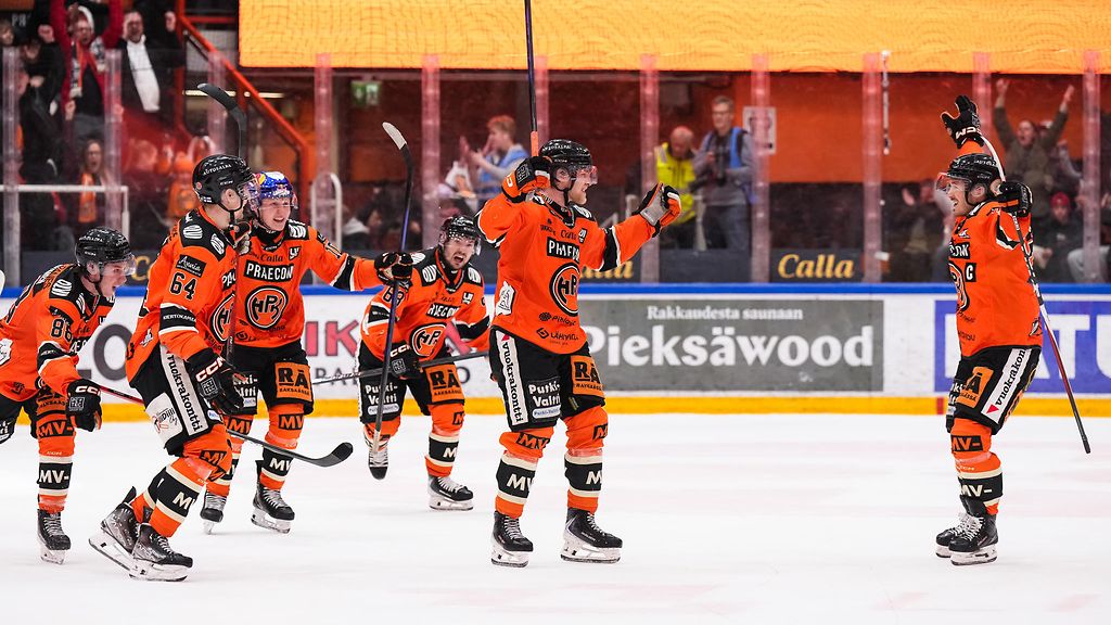 Tappara ahtaalle – HPK räväytti mahtinousun viime minuuteilla