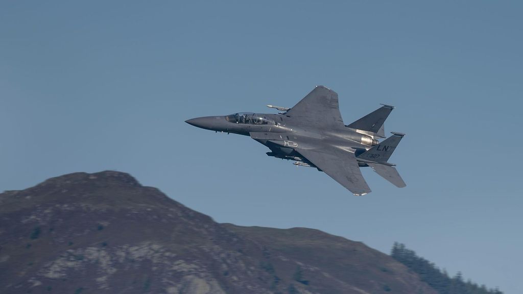 Näin alas ammutun hävittäjän upseeri pelastettiin: Suojatulta, Navy Seal -erikoisjoukkoja ja CIA:n hämäysoperaatio