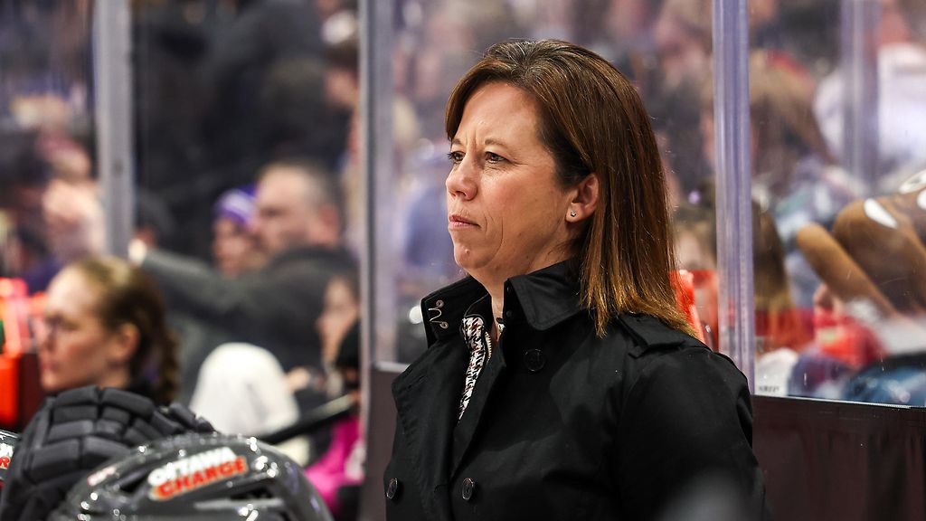 Syöpää sairastava Suomen kiekkotähtien valmentaja astuu sivuun