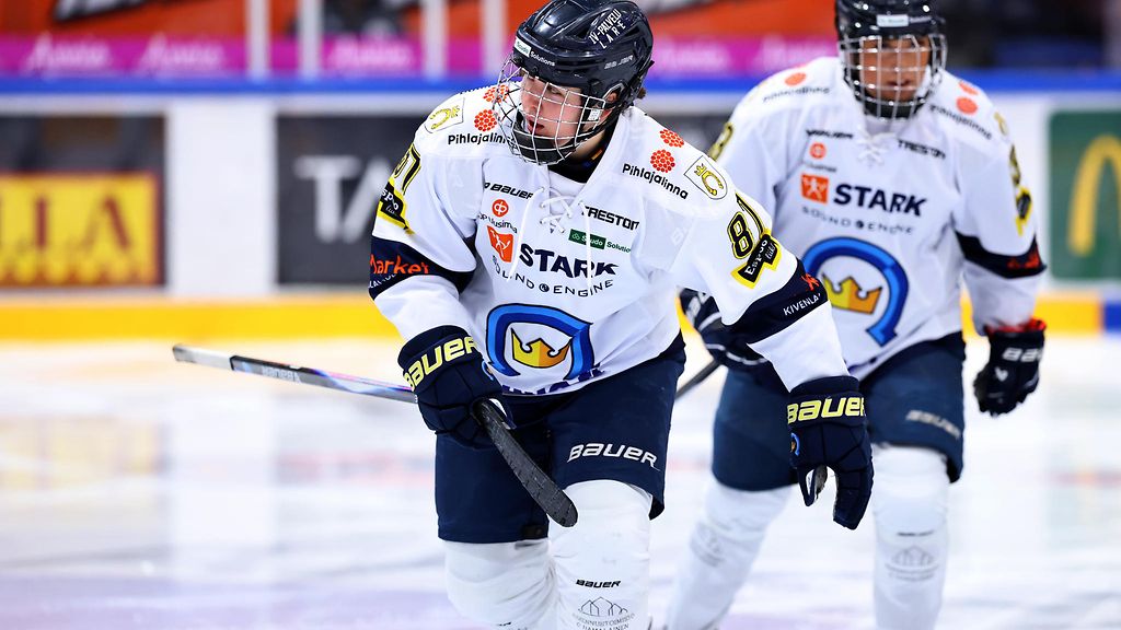 Suomalaisen kiekkotähden uralle tyly päätös – ulosajosta raivonnut pelaaja nousi mestaruussankariksi