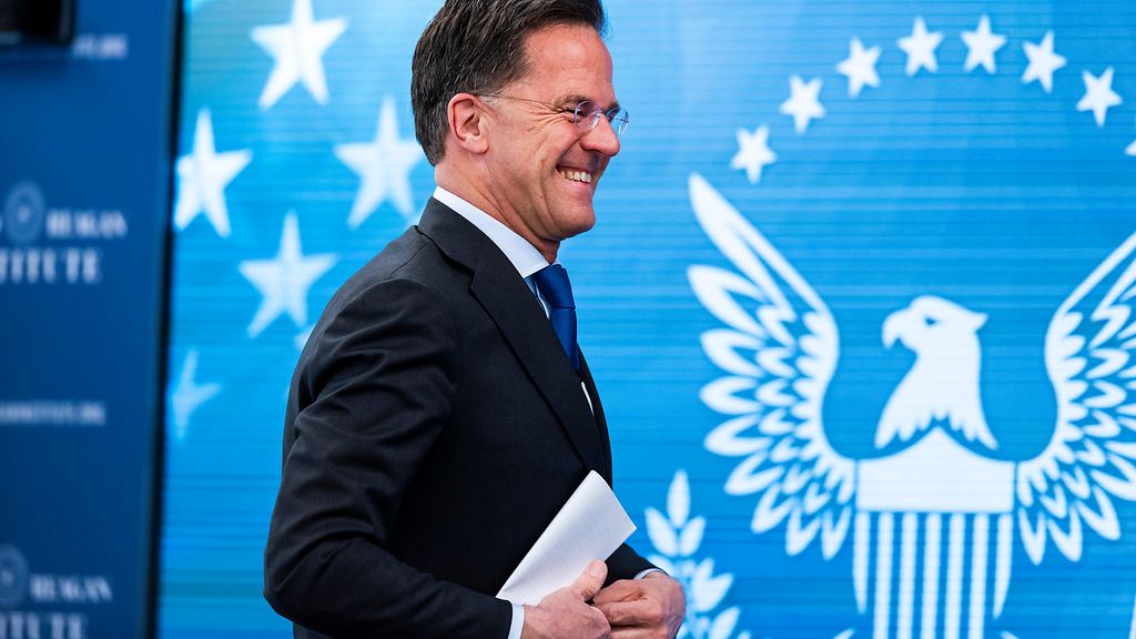 Rutte nauratti yleisöä – selitteli 