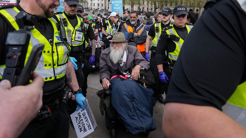 Poliisi pidätti satoja Palestiina-järjestön tukijaa Lontoossa – hallitus pitää terroristijärjestönä