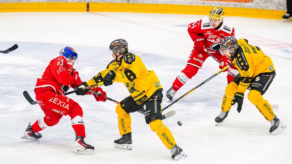 SaiPa ja Ässät tekevät SM-liigahistoriaa – Karri Kivi hämillään jännittävän sarjan ratkaisumiehistä: 
