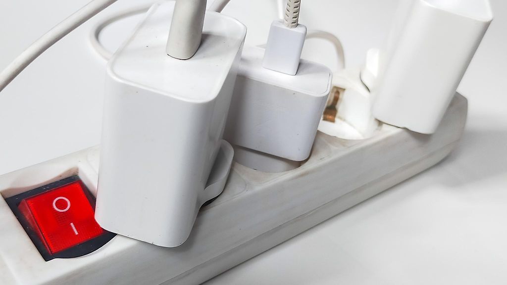 Markkinoilta poistettiin kymmeniä vaarallisia sähkölaitteita – täältä näet, onko omasi joukossa