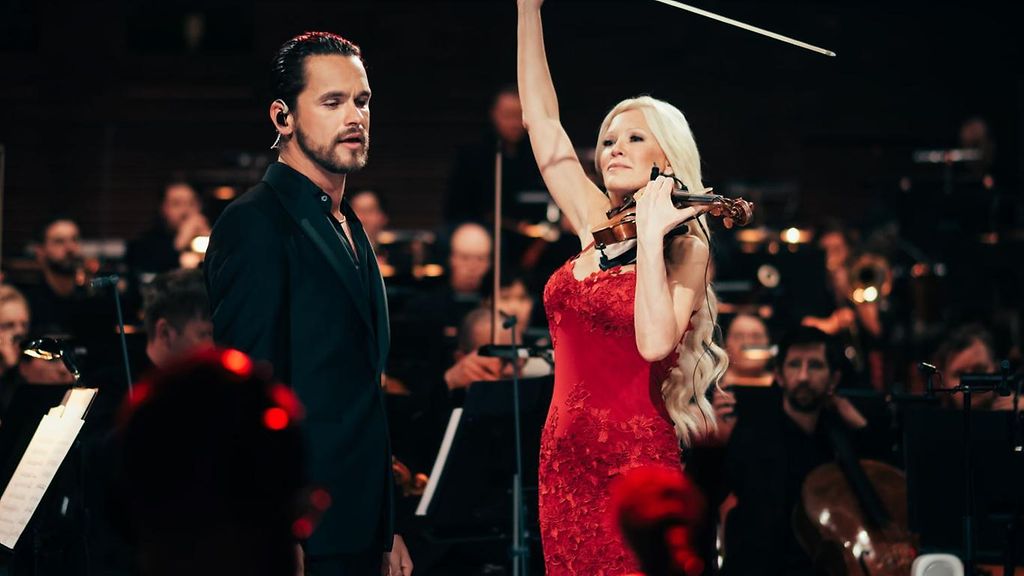 Liekinheitin-kappaleesta tehtiin sinfoniaversio – Pete Parkkonen ja Linda Lampenius loistavat lavalla