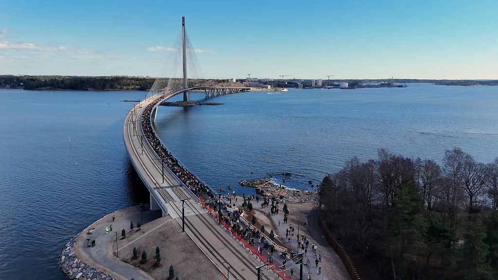 Veneilijä kuoli: Kolme Kruunuvuorensillan työmaan päällikköä tuomittiin