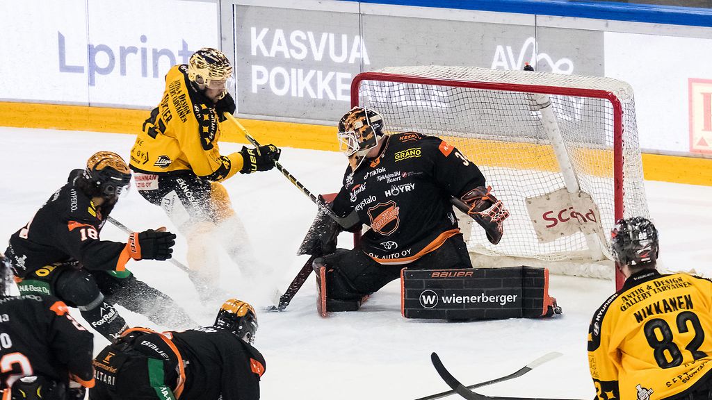 Karri Kiveltä armoton löylytys SM-liigan välieräshow'sta: 