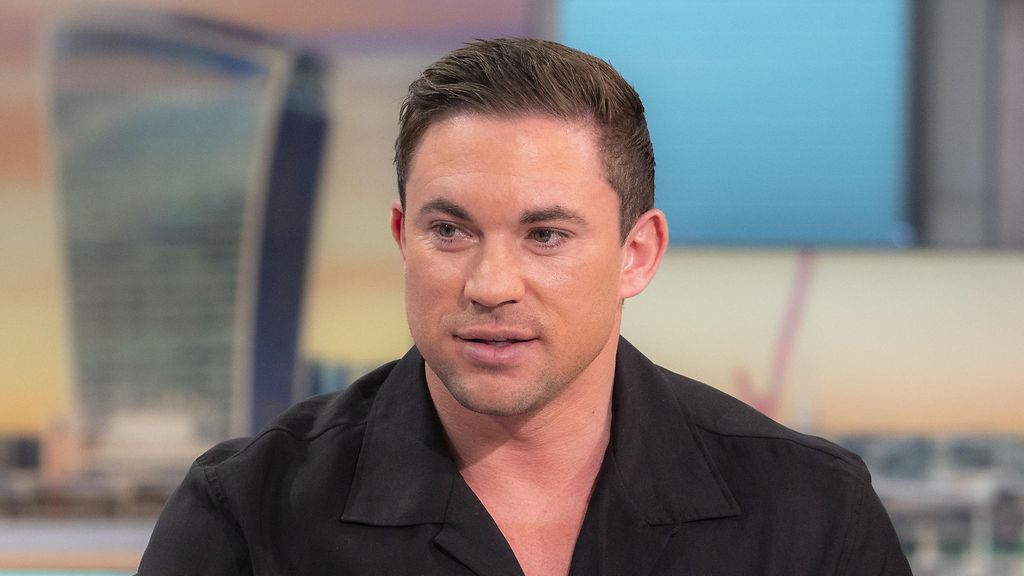 Strippari veti eroottisen esityksen suorassa lähetyksessä – juontajan pasmat täysin sekaisin